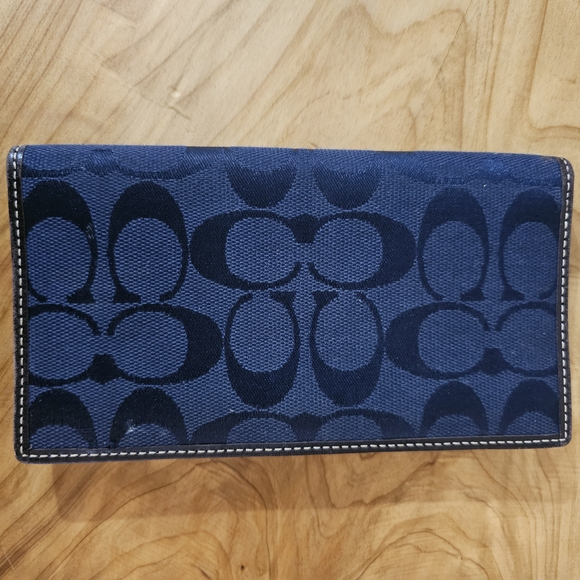 Coach Signature Wallet - Picture 3 of 8